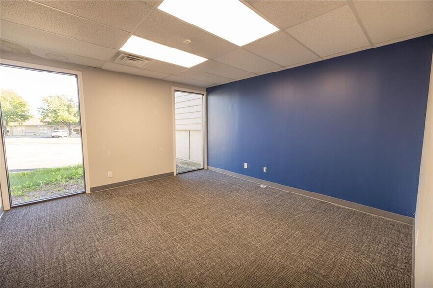 More Photos Of 4216 S Hocker Dr, Independence Office For Sale