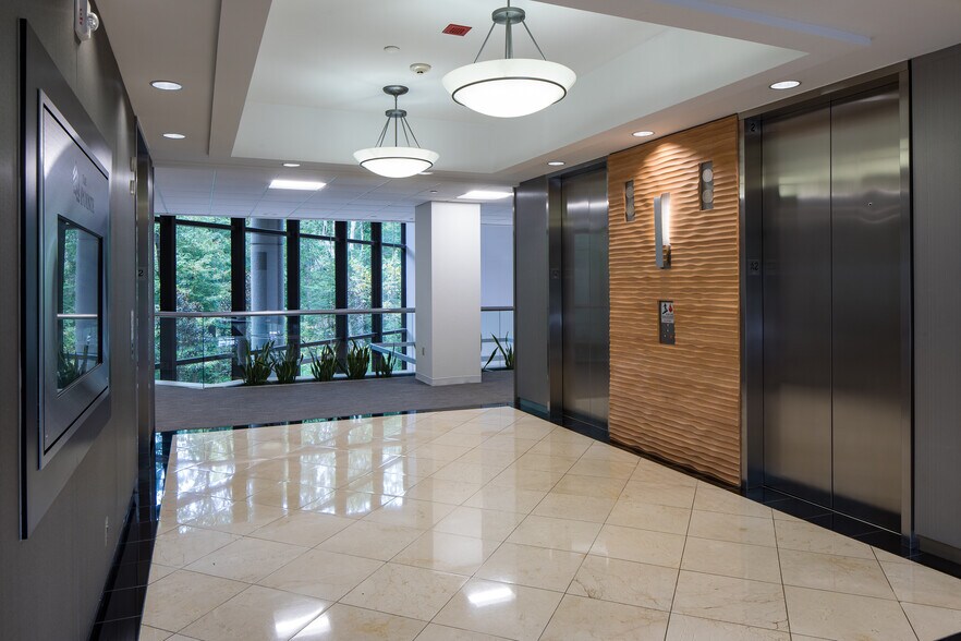 More Photos Of 400 Northridge Rd, Atlanta Office For Lease