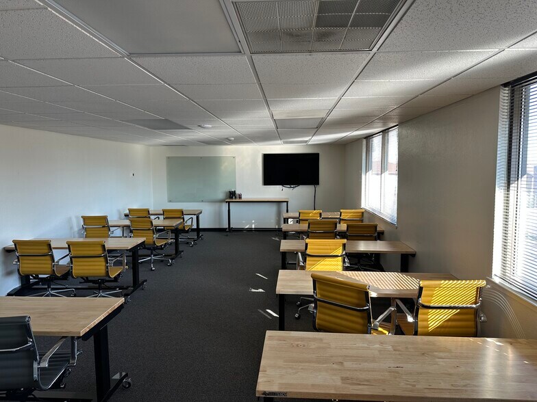 More Photos Of 255 W Moana Ln, Reno Loft Creative Space For Lease