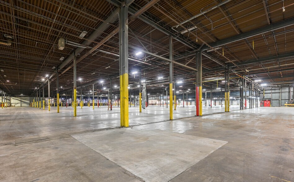 More Photos Of 1000 N South Rd, Scranton Warehouse For Lease