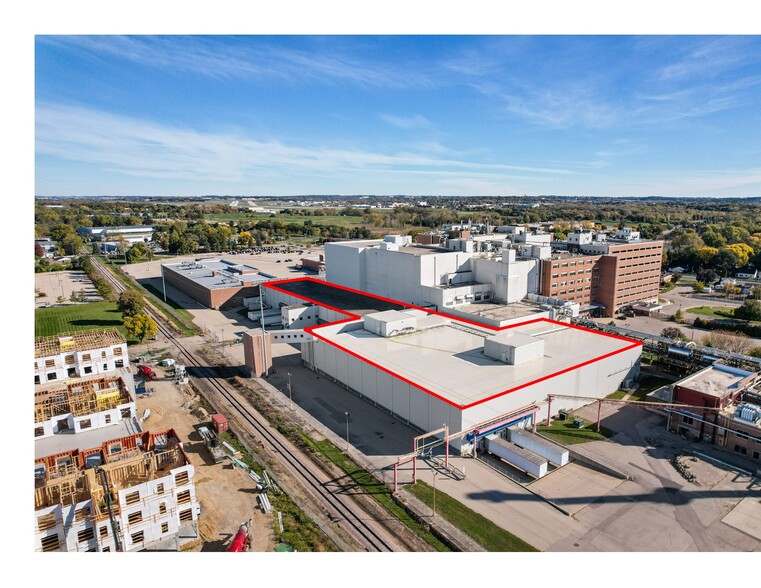 Primary Photo Of 2012 Commercial Ave, Madison Refrigeration Cold Storage For Lease