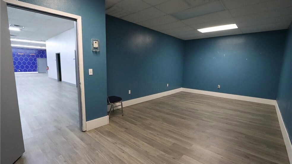 More Photos Of 420 E Ave C, Killeen Freestanding For Sale