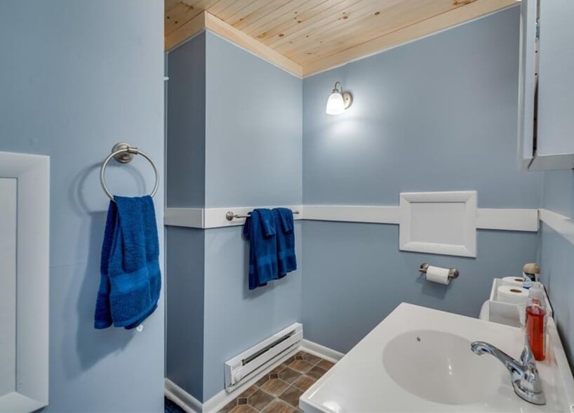 More Photos Of 16 Bethune St, Alexandria Bay Marina For Sale