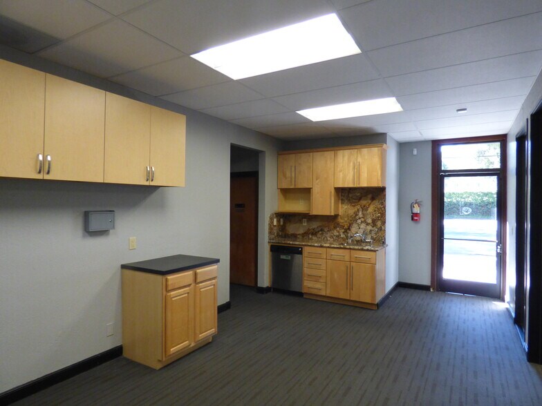 More Photos Of 201 Lafayette Cir, Lafayette Office For Lease