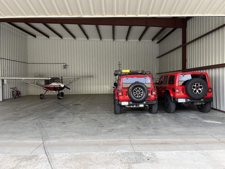 More Photos Of 3000 Airport Dr, Erie Flex For Sale