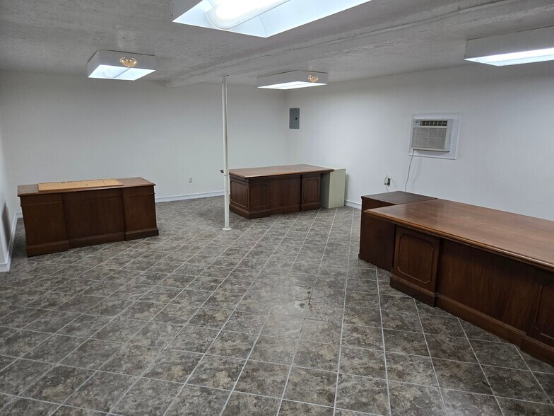More Photos Of 1813 N Harrison St, Shawnee Office For Lease