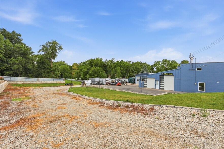 More Photos Of 7511 Leavenworth Rd, Kansas City Auto Repair For Sale