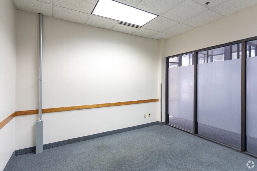 More Photos Of 14600 21st Ave N, Plymouth Warehouse For Lease