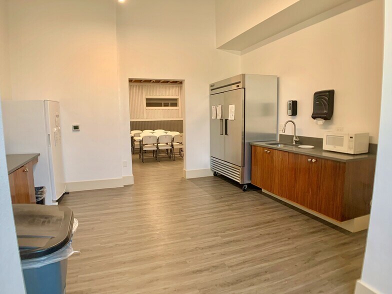 More Photos Of 612 Nogalitos St, San Antonio Flex For Sale