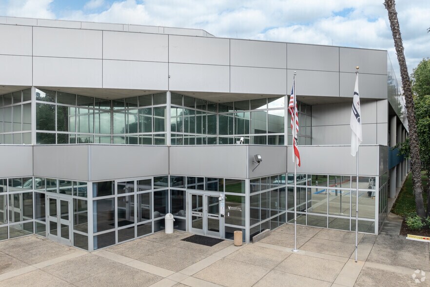 More Photos Of 41915 Business Park Dr, Temecula Light Manufacturing For Sale