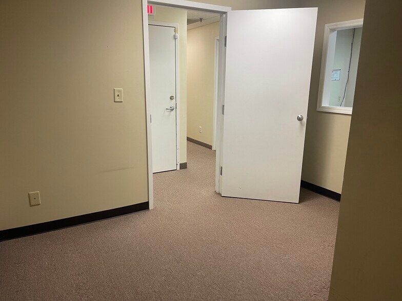 More Photos Of 561 Cranbury Rd, East Brunswick Medical For Sale