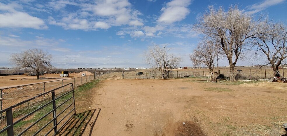 More Photos Of 901 E County Road 140, Midland Flex For Sale