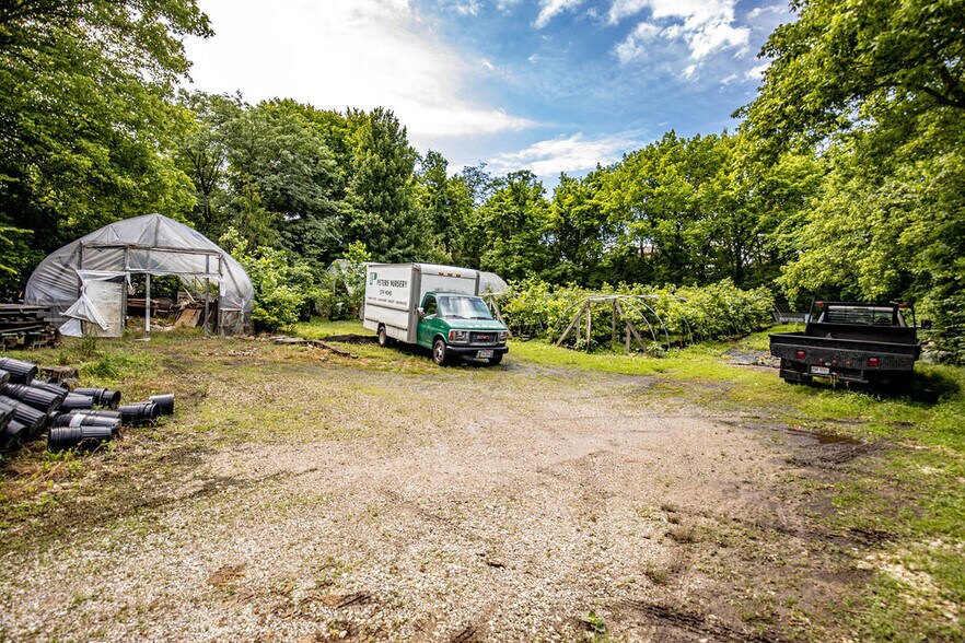 More Photos Of 5587 Harrison Ave, Cincinnati Garden Center For Sale