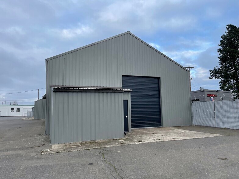 More Photos Of 2990 Portland Rd NE, Salem Warehouse For Lease