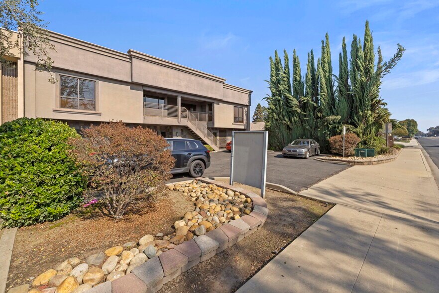 More Photos Of 1606 W Mineral King Ave, Visalia Office For Sale