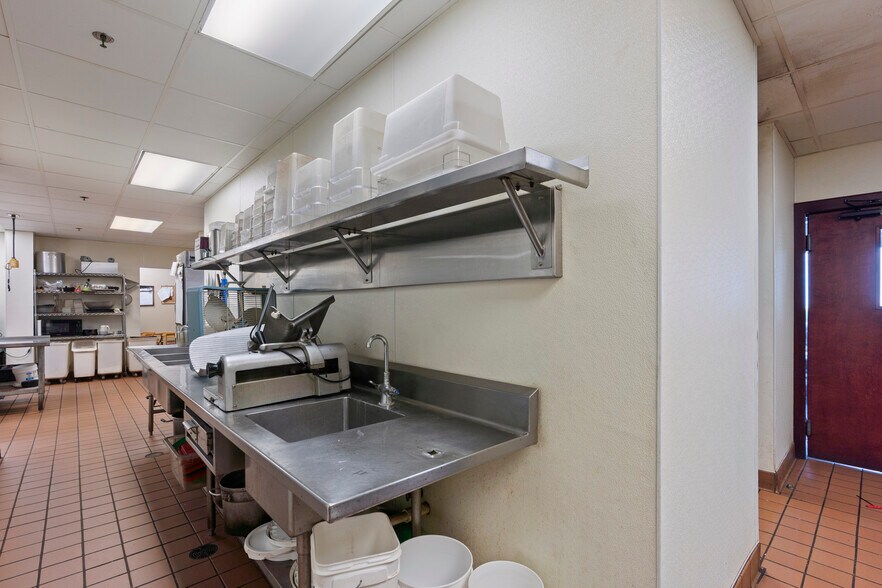 More Photos Of 824 Paul Bunyan, Bemidji Restaurant For Sale