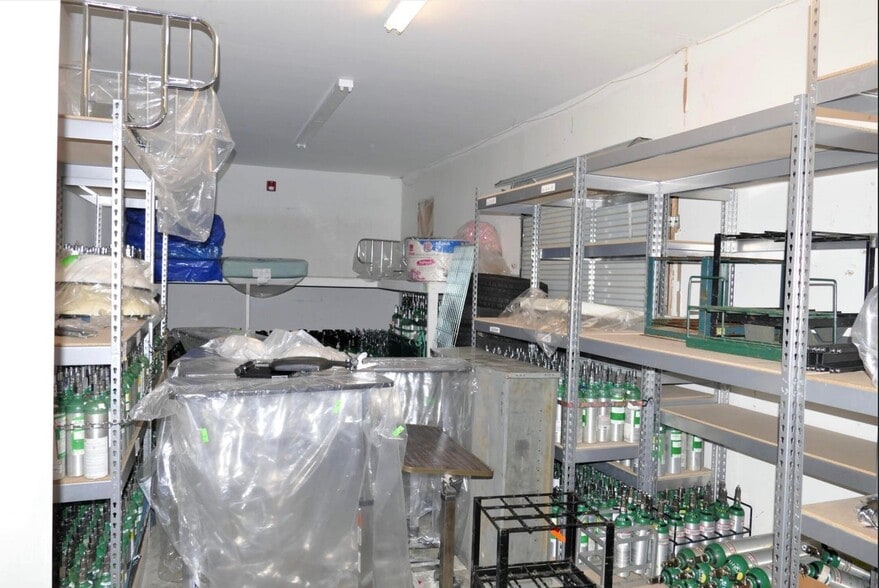 More Photos Of 25 Douglas Hwy, Lamoine Showroom For Sale