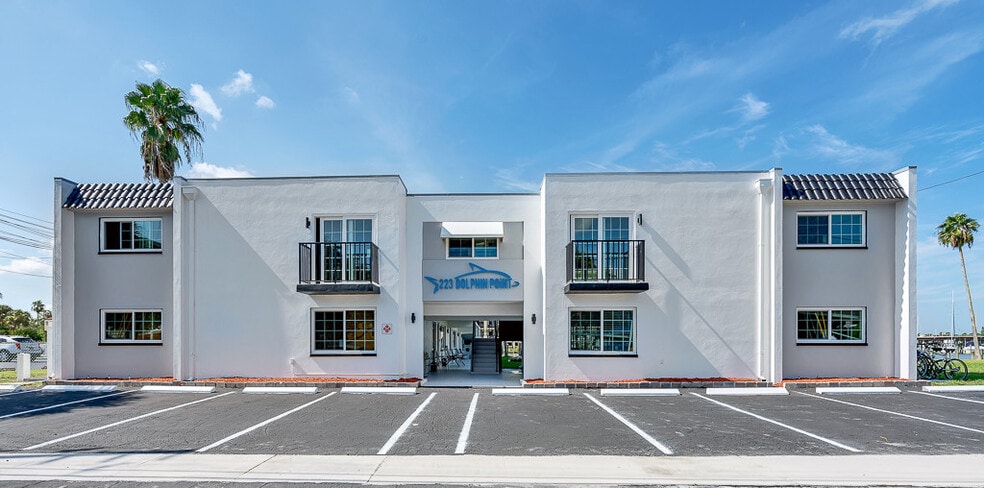 Primary Photo Of 223 Dolphin Pt, Clearwater Apartments For Sale