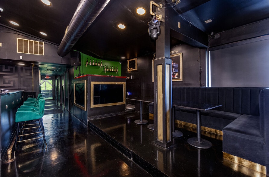More Photos Of 8021 Hamilton Ave, Cincinnati Freestanding For Sale