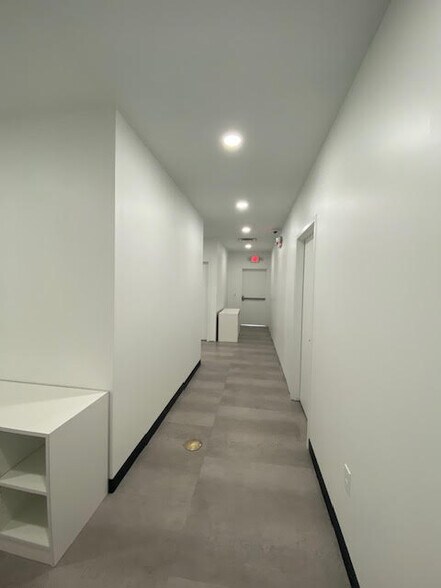 More Photos Of 209-215 W Troy St, Ferndale Storefront Retail Office For Lease