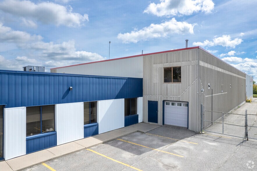 More Photos Of 42 Cardico Dr, Whitchurch-Stouffville Warehouse For Lease