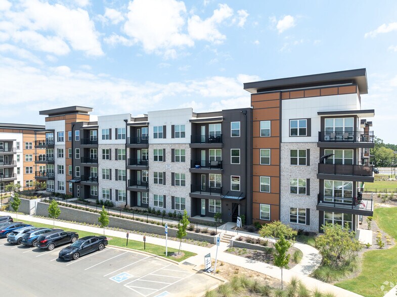 More Photos Of 930 W Mallard Creek Church Rd, Charlotte Apartments For Lease