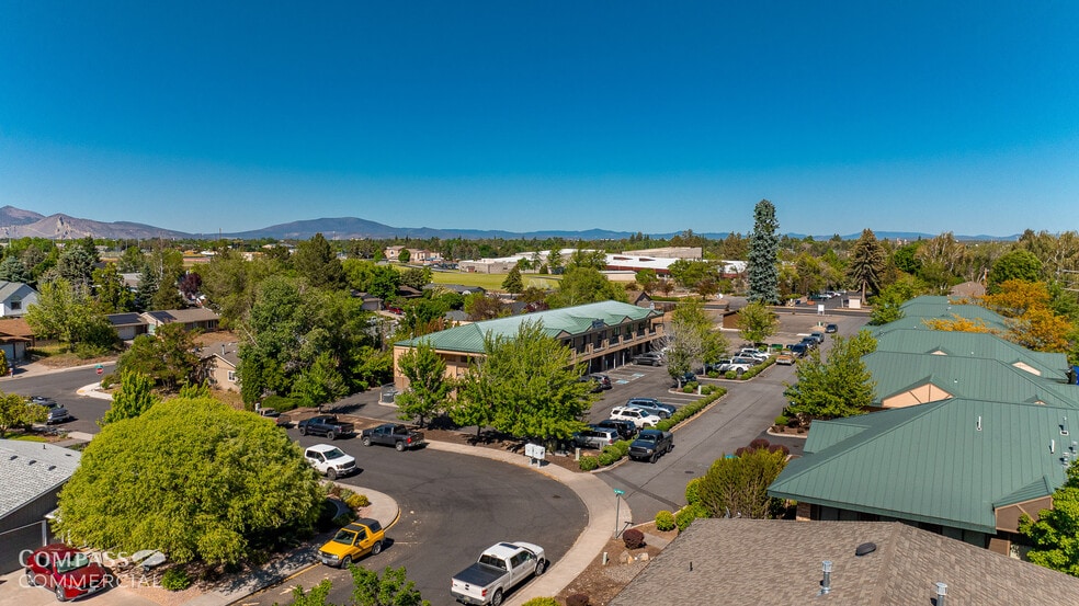 More Photos Of 2363 SW Glacier Pl, Redmond Office For Lease