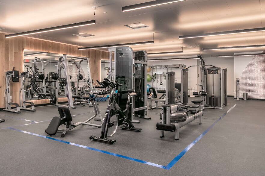 More Photos Of 2055 NW Savier St, Portland Office For Lease