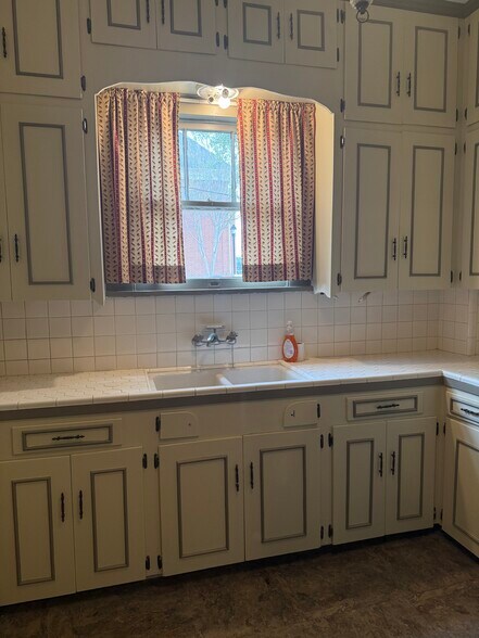 More Photos Of 610 Herndon St, Shreveport Office For Sale