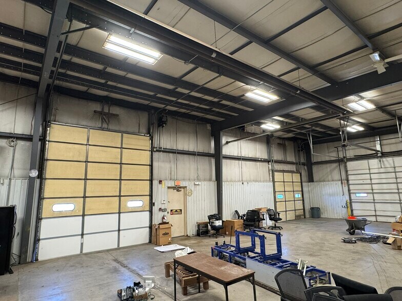 More Photos Of 16180 Laurel St, Waukee Flex For Lease