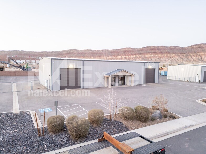 More Photos Of 397 Commerce st, Hurricane Industrial For Lease