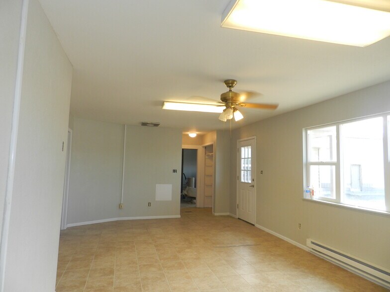 More Photos Of 445 Kristen Ct, Montrose Warehouse For Sale