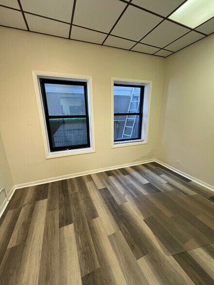 More Photos Of 116-118 S York St, Elmhurst Office For Lease