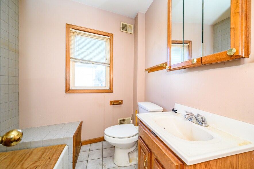 More Photos Of 511 W Westfield Ave, Roselle Park Storefront Retail Residential For Sale