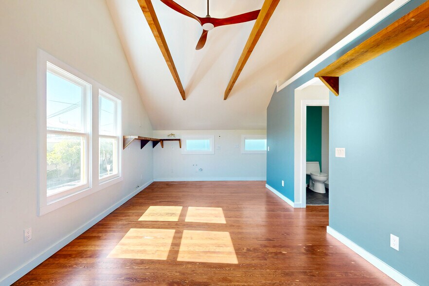 More Photos Of 5874 Doyle St, Emeryville Office For Sale