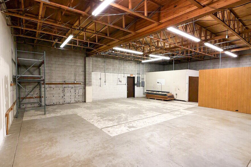 More Photos Of 220 W 2950 S, Salt Lake City Light Manufacturing For Lease