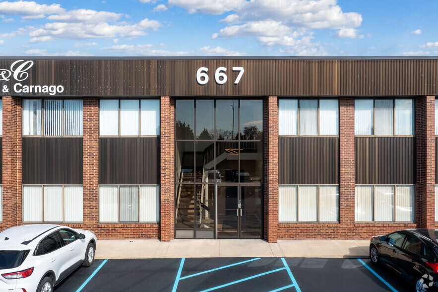 More Photos Of 667-675 E Big Beaver Rd, Troy Office For Lease