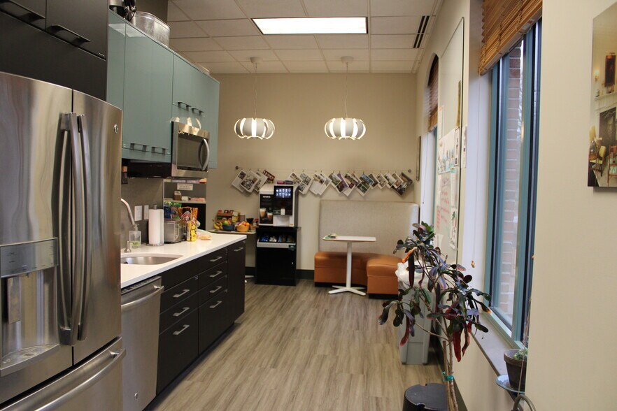 More Photos Of 3515 W 75th St, Prairie Village Office For Lease