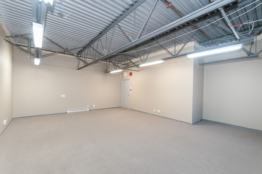 More Photos Of 12520 Horseshoe Way, Richmond Warehouse For Lease