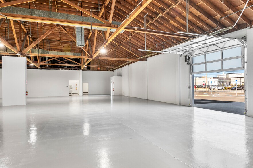 More Photos Of 860 Charter St, Redwood City Research And Development For Lease