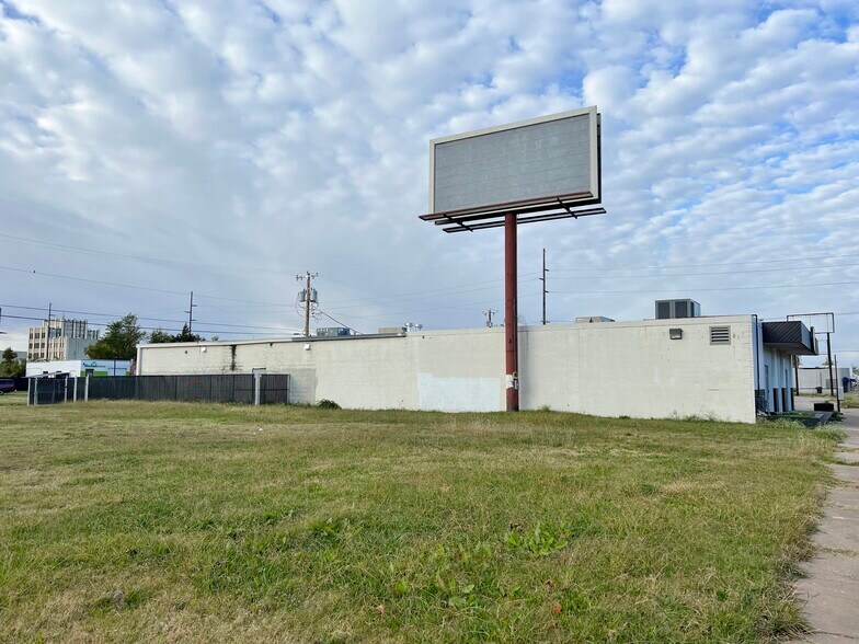 More Photos Of 1318 Linwood Blvd, Oklahoma City Industrial For Lease