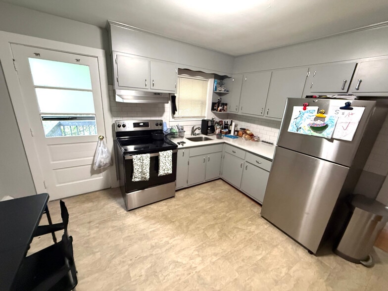 More Photos Of 25-27 West St, West Bridgewater Apartments For Sale