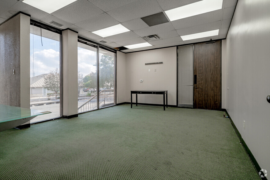 More Photos Of 4203-4211 Gardendale St, San Antonio Office For Lease