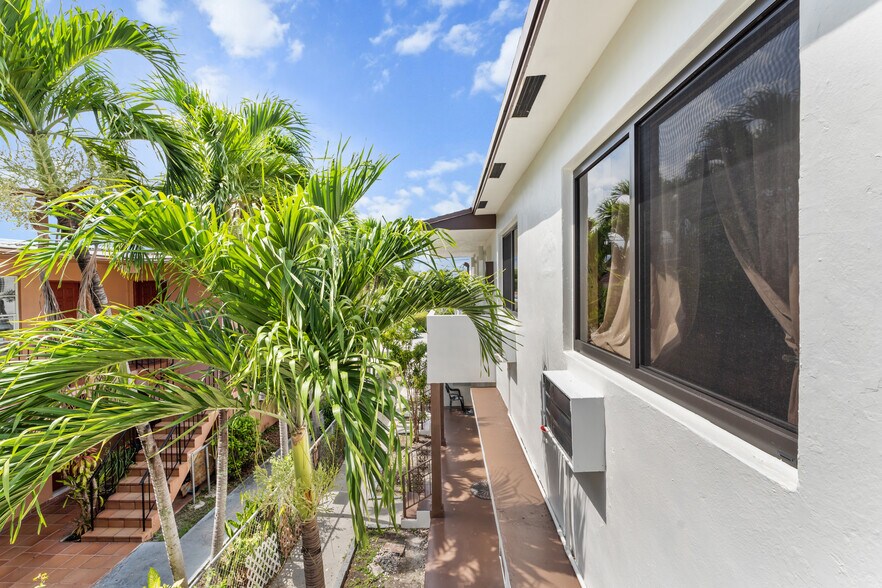 More Photos Of 550 SW 10th St, Miami Apartments For Sale