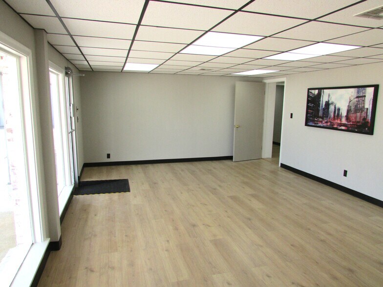 More Photos Of 1907 N 11th St, Muskogee Office For Lease