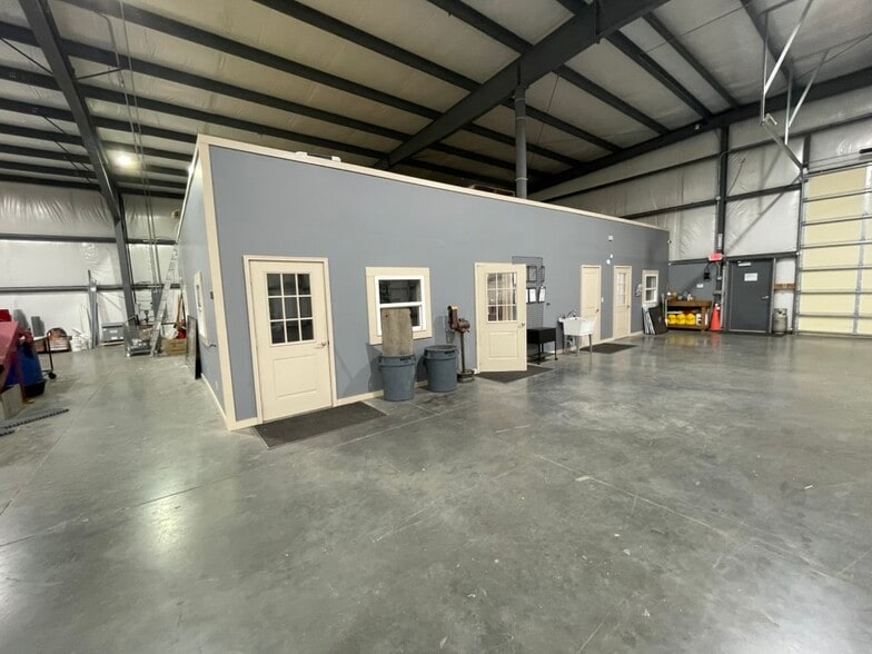 More Photos Of 1821 Commerce Dr, Tonganoxie Warehouse For Sale