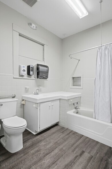 More Photos Of 615 Barlow St, Americus Healthcare For Sale