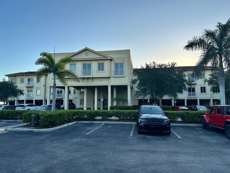 Primary Photo Of 1110 Pine Ridge Rd, Naples Office For Sale