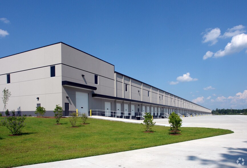 More Photos Of 951 Interstate Centre Blvd, Black Creek Distribution For Lease