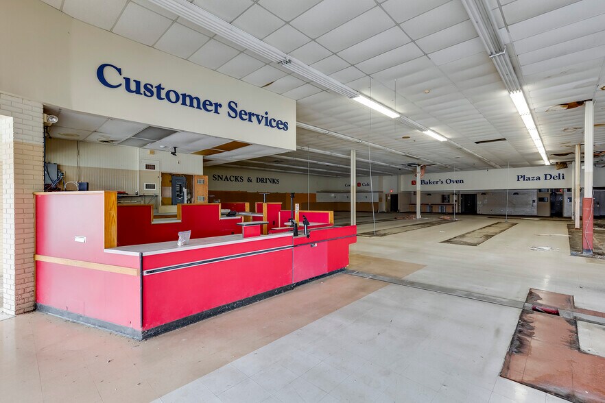 More Photos Of 300-499 Downtowner Plz, Coshocton General Retail For Sale